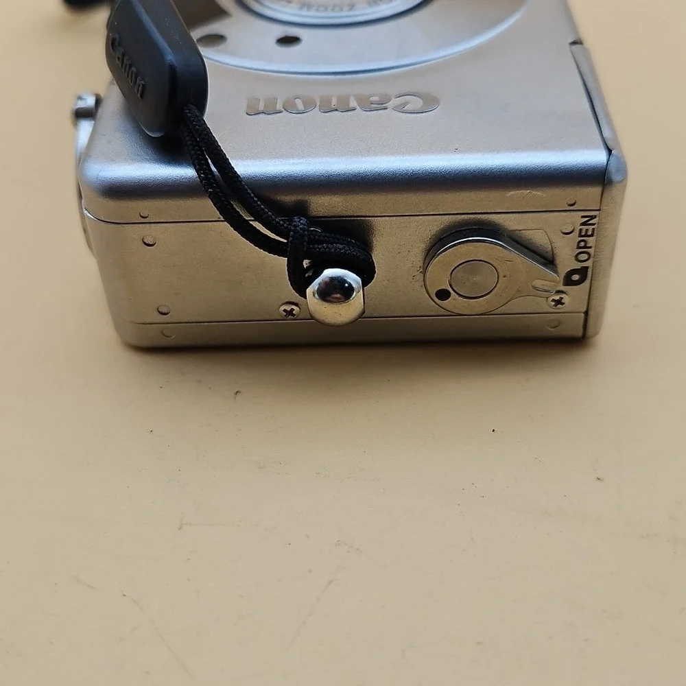 Canon ELPH 2 Camera Zoom Lens Silver UNTESTED‎ AS IS FOR PARTS